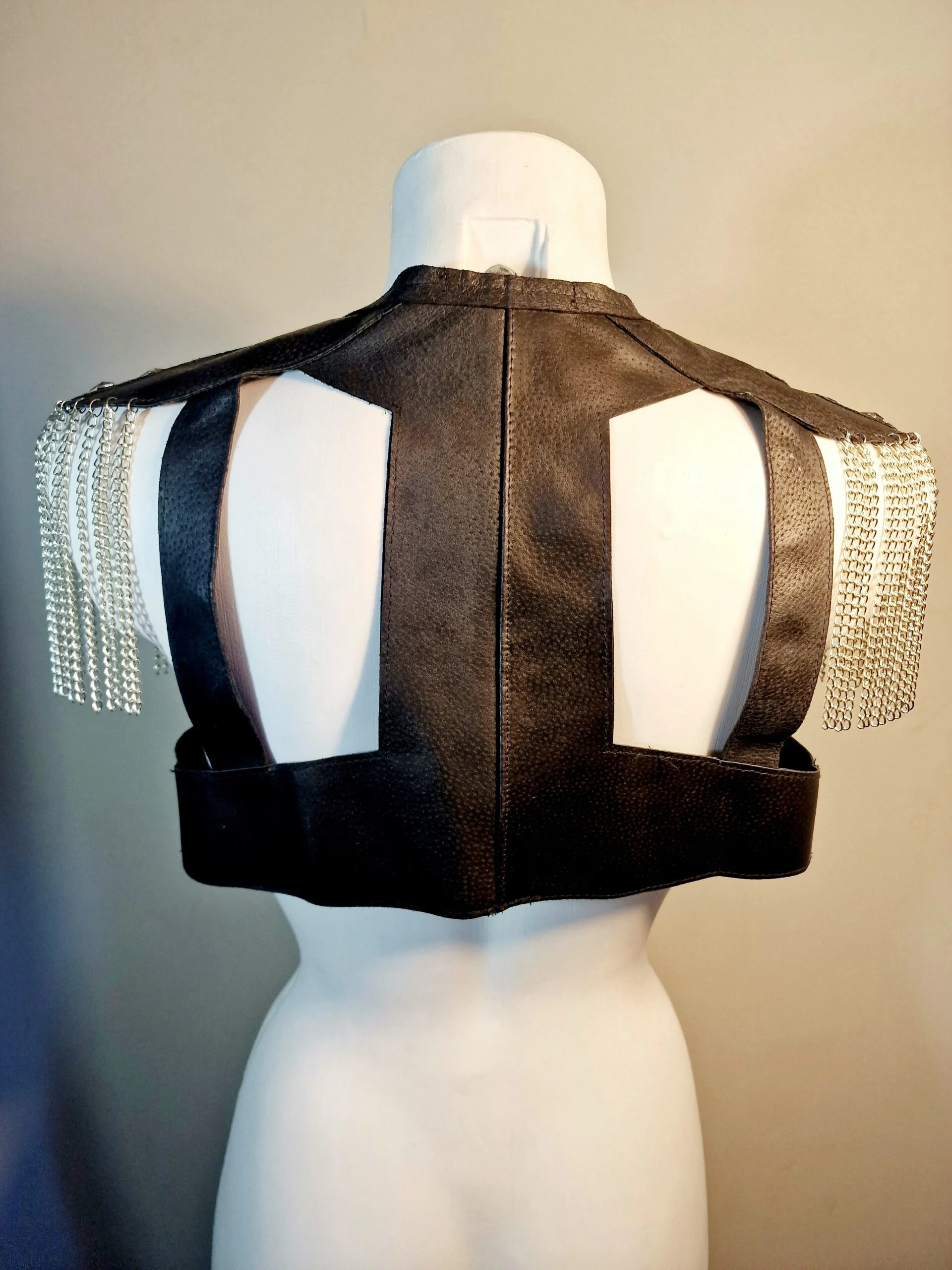 Epolete black Italian leather waistcoat with chain epaulettes – view 2