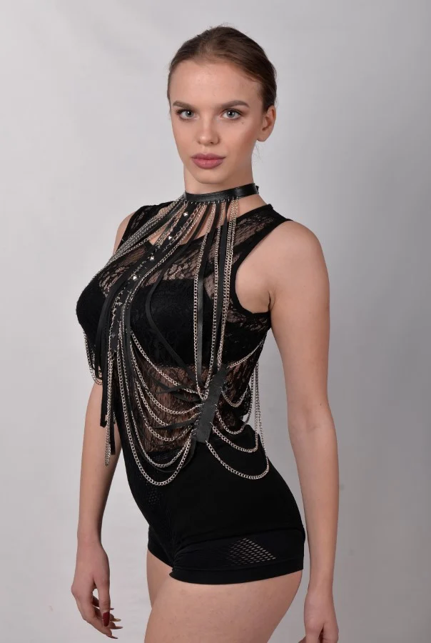 Hong Kong handmade leather chain top with vertical chain grid