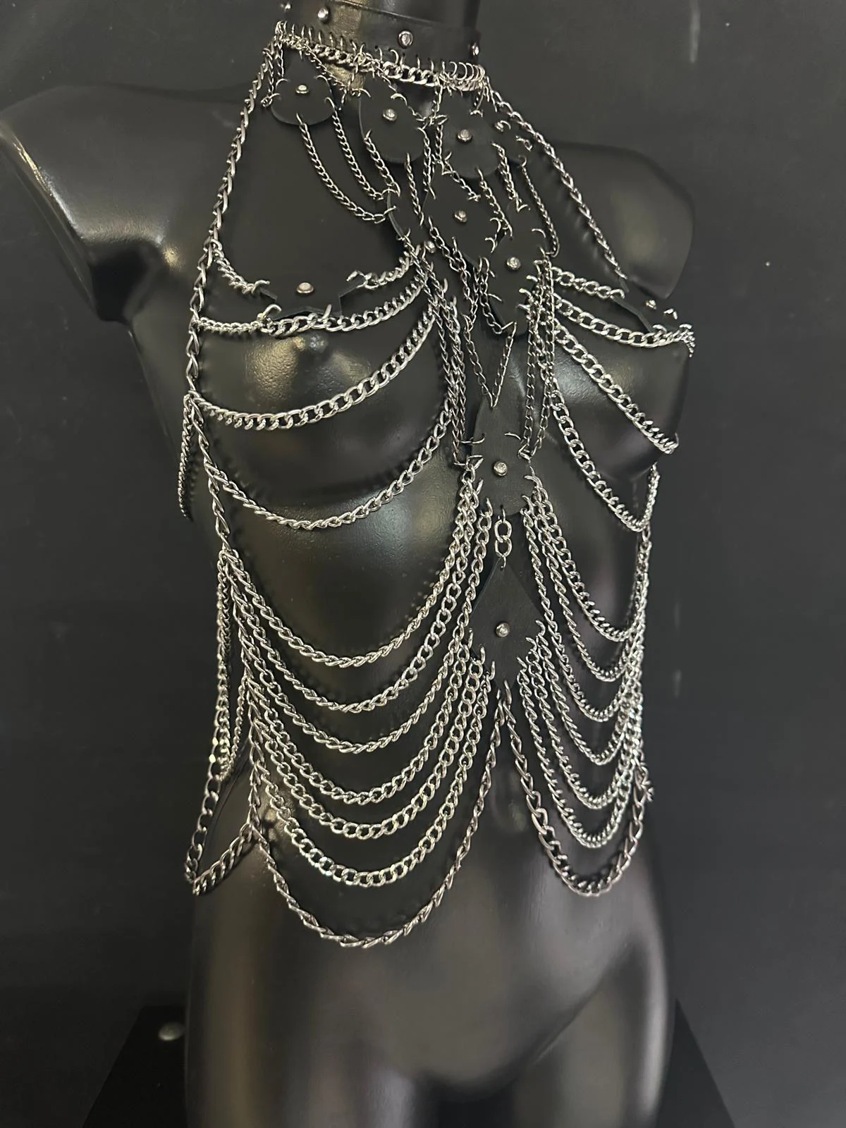 Paris handmade Italian leather chain top with close collarbone cut – view 4