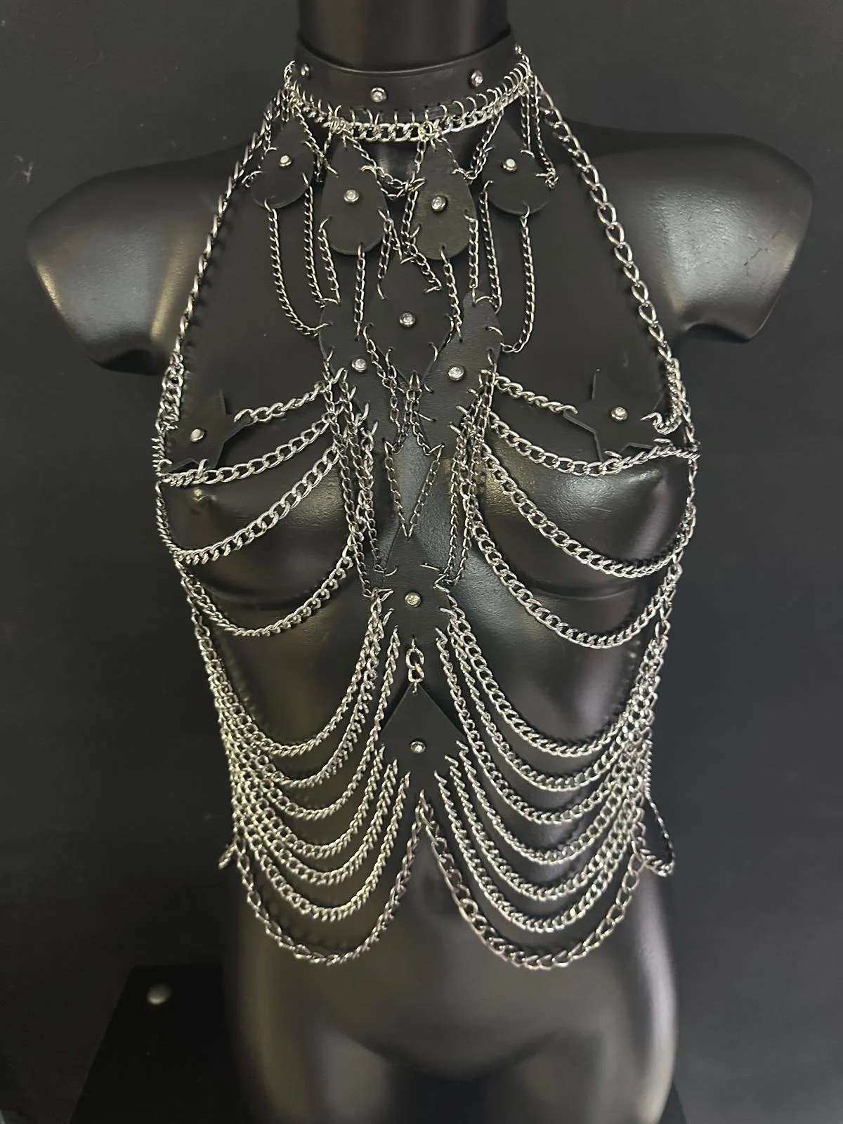 Paris handmade Italian leather chain top with close collarbone cut