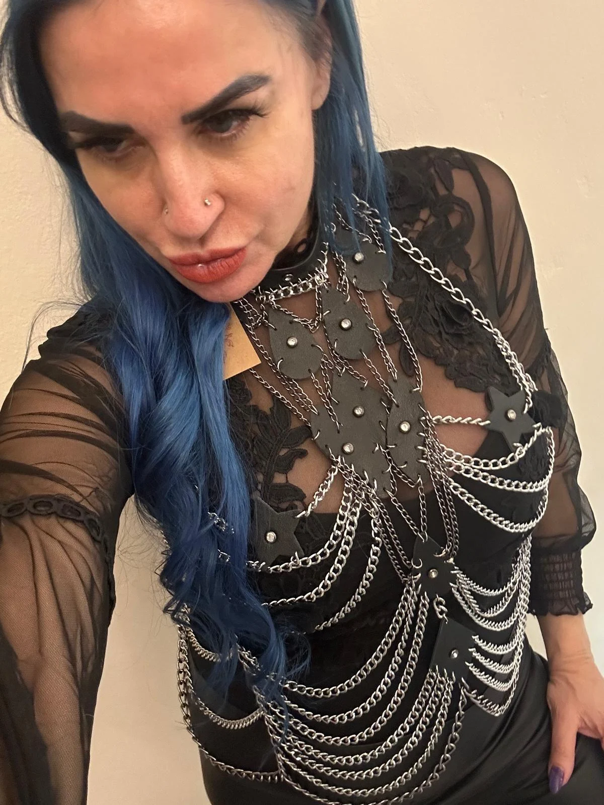 Paris handmade Italian leather chain top with close collarbone cut – view 5
