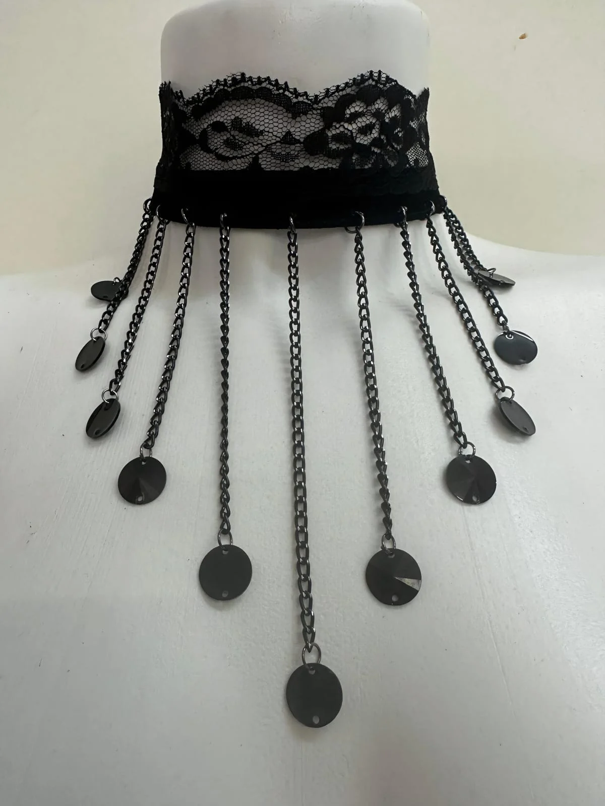 Lacrima Royale Noir black lace choker with velvet details and jet-black teardrop chains