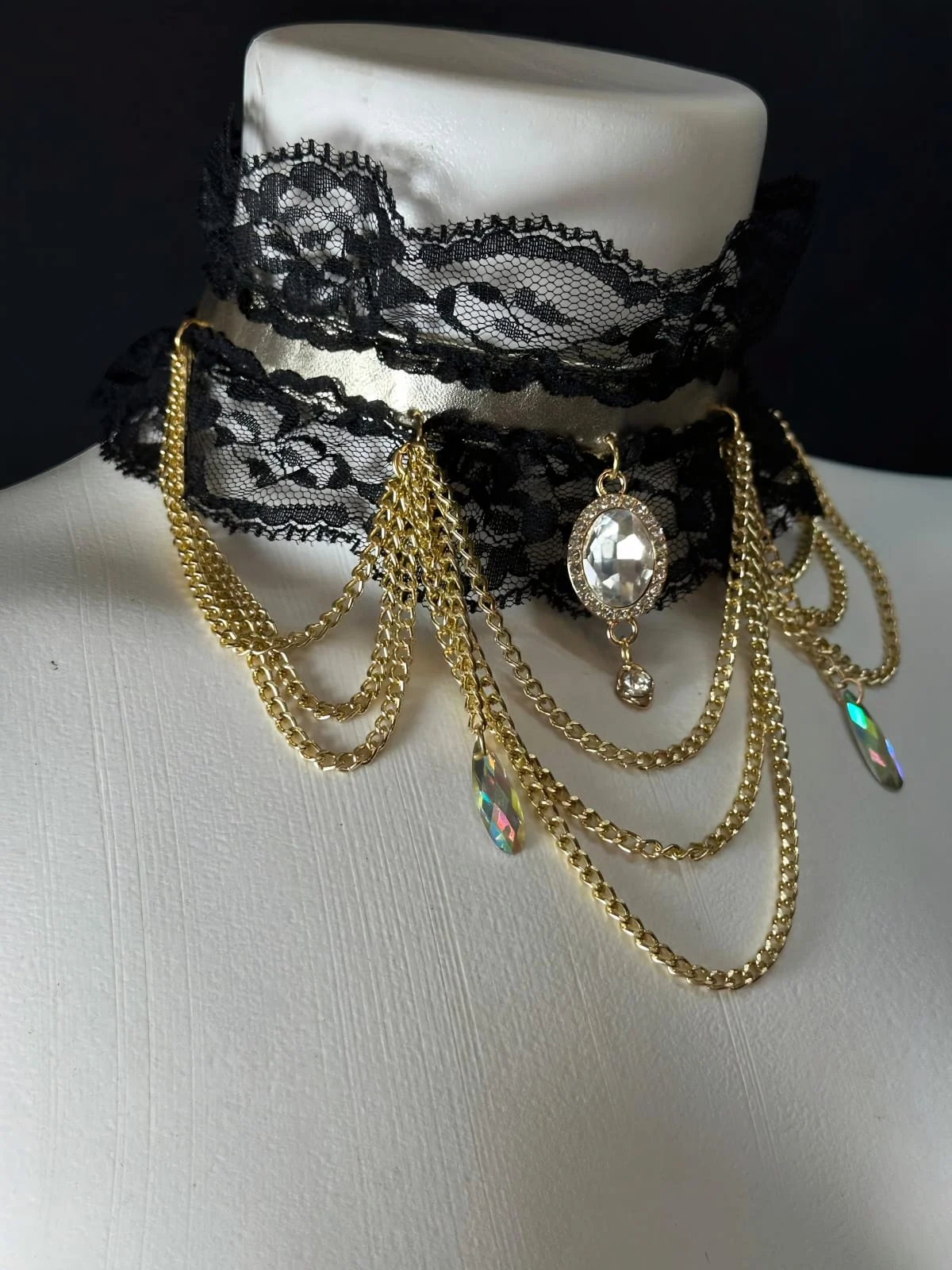 Baroque Aurora choker with color-shifting aurora crystals and gold elements – view 2