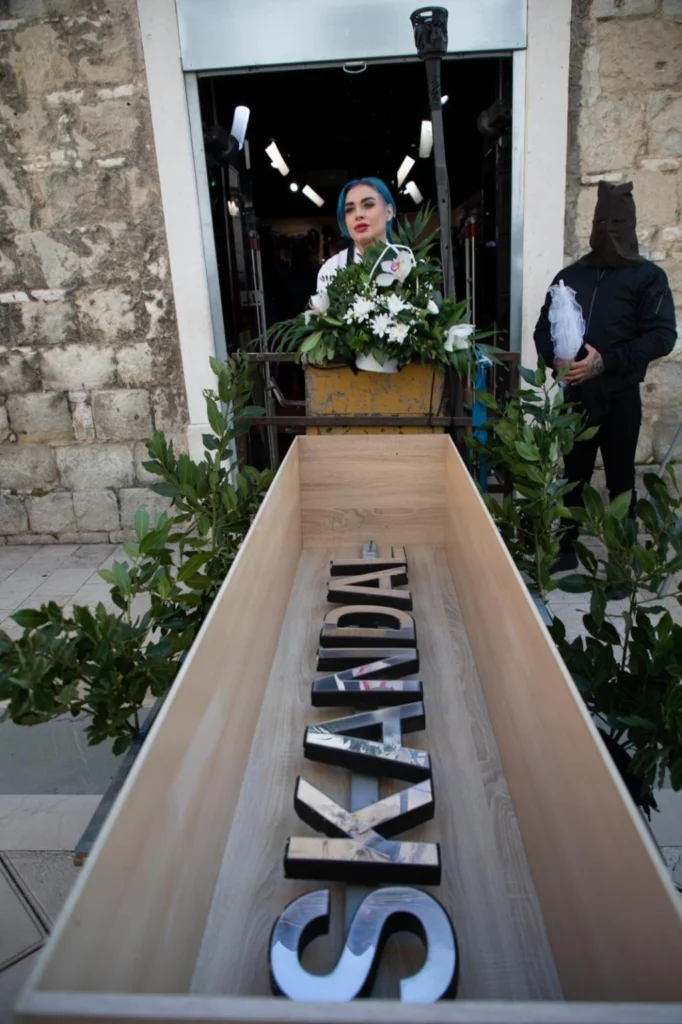 The Funeral of Skandal, performance by Olja Einfalt, Split 2023 (1/9)