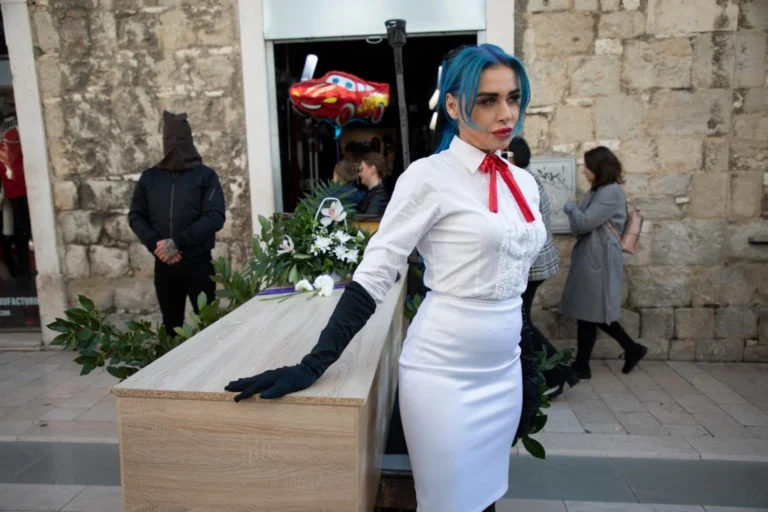 The Funeral of Skandal, performance by Olja Einfalt, Split 2023 (6/9)